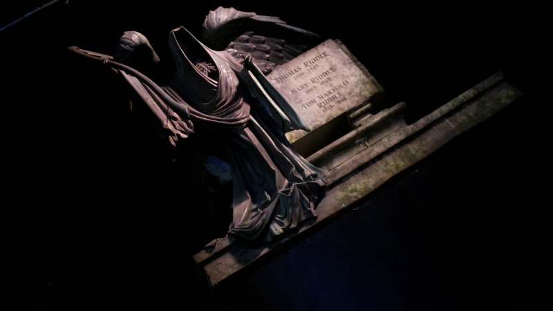 harry potter tour tom riddle statue