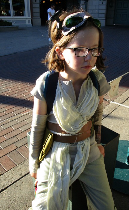 H as Rey, Official Disney Rey Costume