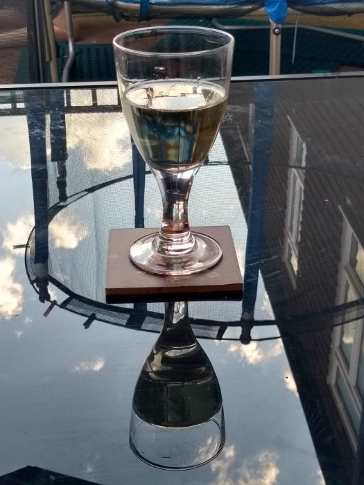 Moto G6 wine glass reflection